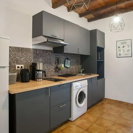 Charming Old Town With Ac And Parking *